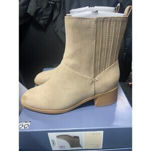 New in the Box - Universal Thread Ashley Low Block Ladies Ankle Boots - Size 6.5